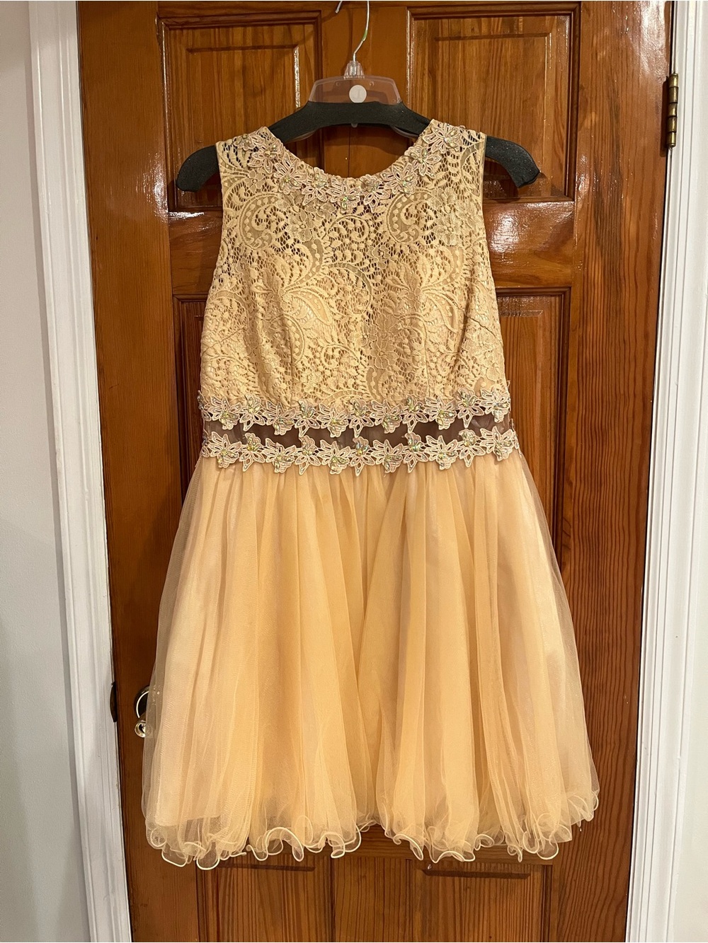 Women’s Sleeveless Lace & Tulle Party Dress in Champagne Maize color.  Size L